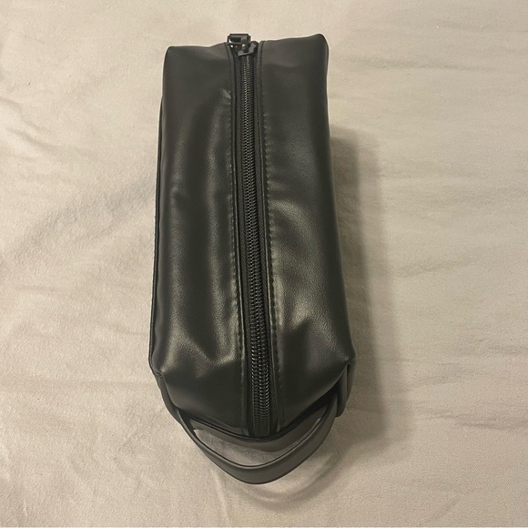 YVES SAINT LAURENT Parfums Prestige Men Pouch in Black Noir - Picture 4 of 6